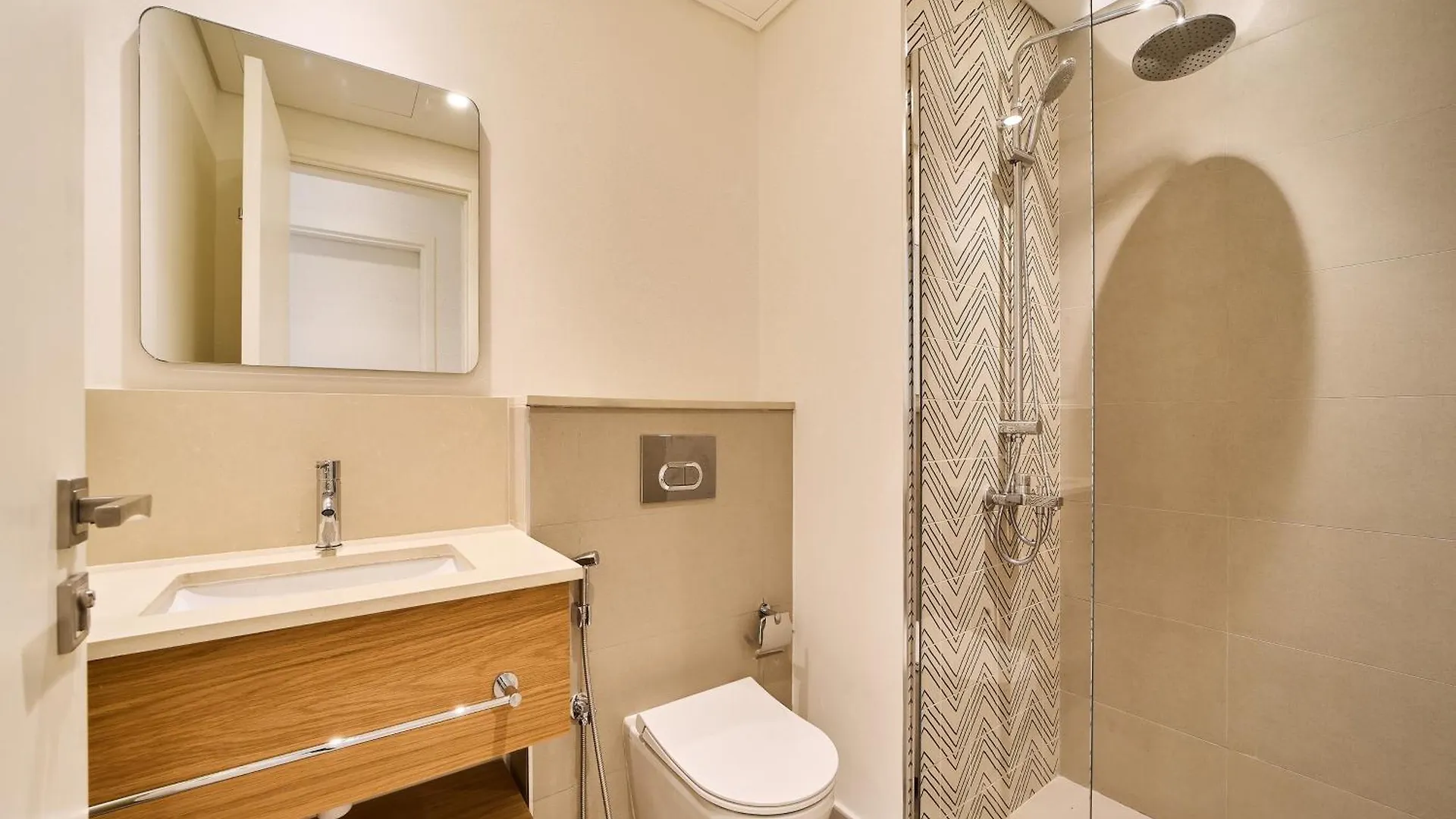 Stylish & Modern 1Br In Dubai Hills Golfville United Arab Emirates